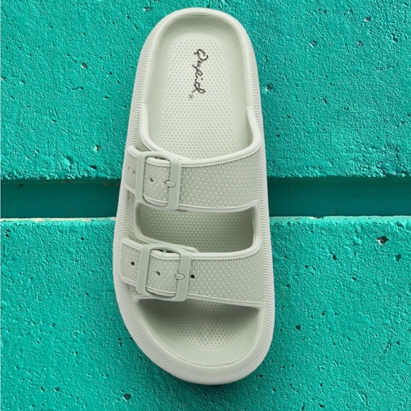 Qupid pillow sandals/slippers, comfort slides. Mint green size 10. - Picture 2 of 2